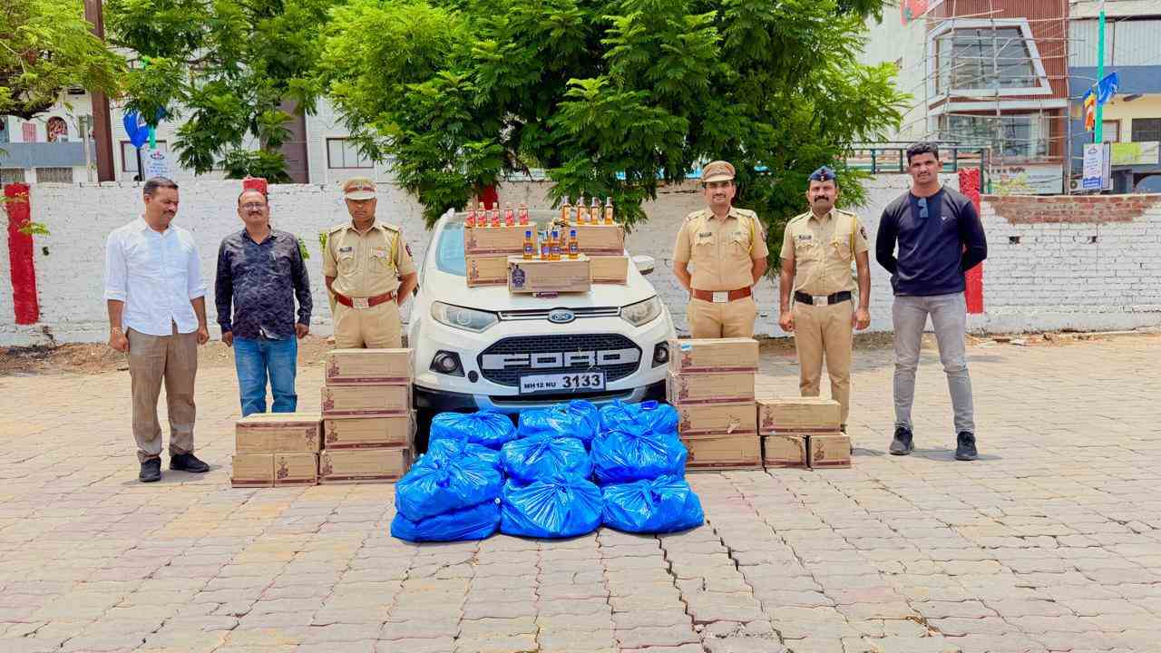 समृद्धी महामार्गावर पाठलाग; 12.95 लाखांचा विदेशी दारूसाठा जप्त